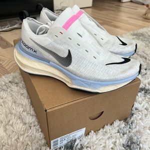 Nike Zoomx Invincible run 3 - white color way- lightly used - size 10.5 US